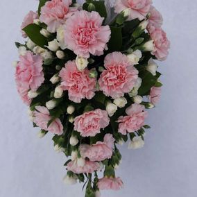 Hautavihko vaaleanpunaisilla kukilla